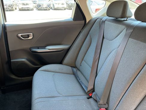 Used 2025 Kia K4 FWD image 38