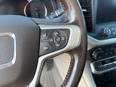 Used 2021 GMC Acadia SLT w/ Technology Package FWD image 13