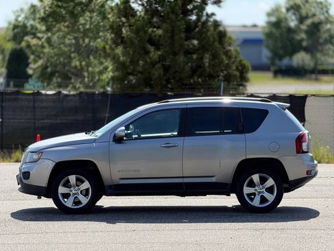 Used 2016 Jeep Compass Latitude FWD image 8