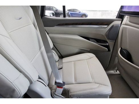 Certified 2025 Cadillac Escalade Sport Platinum w/ LPO, Floor Liner Package AWD/4WD image 11