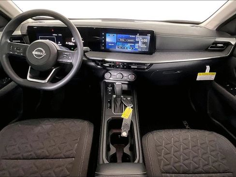 Used 2025 Nissan Kicks SV AWD/4WD image 18