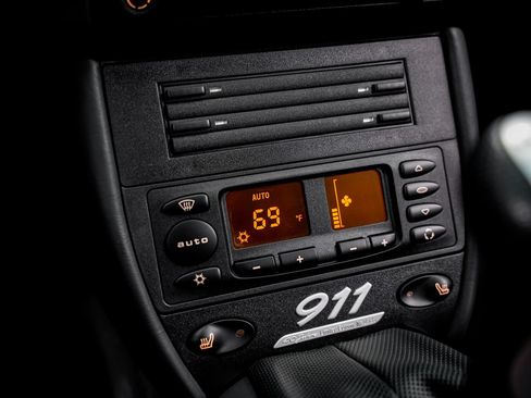 Used 2004 Porsche 911 Carrera RWD image 14