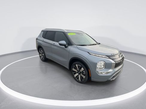 New 2026 Mitsubishi Outlander SEL FWD image 2