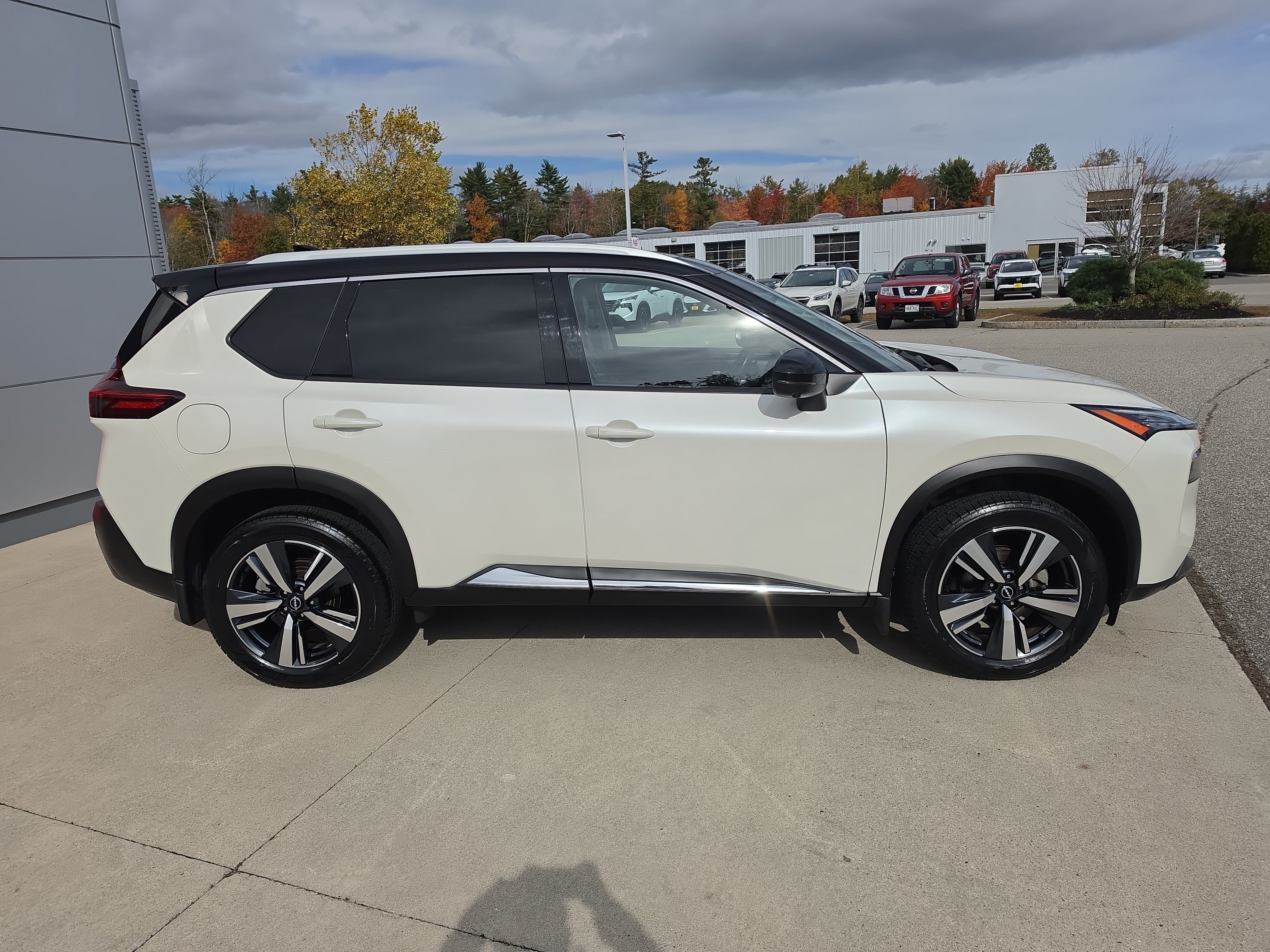 Certified 2023 Nissan Rogue SL AWD/4WD image 4