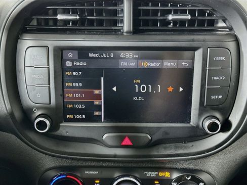 Used 2025 Kia Soul LX w/ LX Technology Package FWD image 21