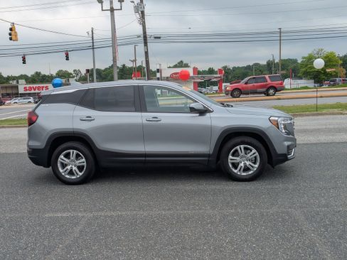 Used 2024 GMC Terrain SLE AWD/4WD image 10