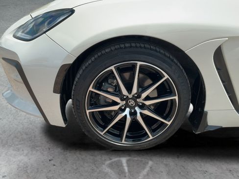 Used 2025 Toyota GR86 RWD image 22