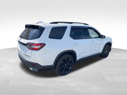 Used 2025 Honda Pilot Black Edition image 6