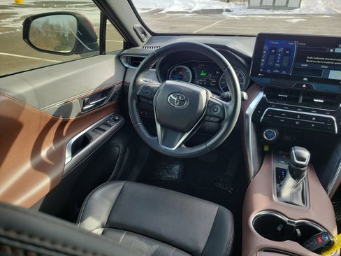 Used 2022 Toyota Venza Limited image 13