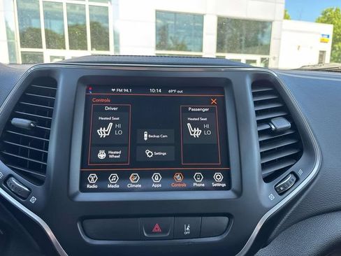 Used 2022 Jeep Cherokee Latitude AWD/4WD image 21