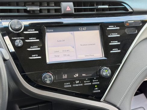 Used 2018 Toyota Camry SE image 13