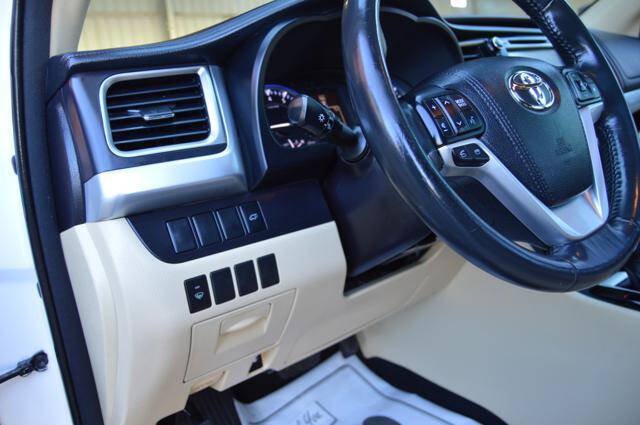 Used 2015 Toyota Highlander XLE FWD image 30