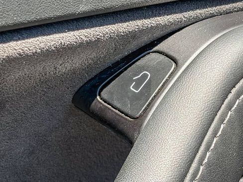 Used 2023 Tesla Model Y 2WD image 40