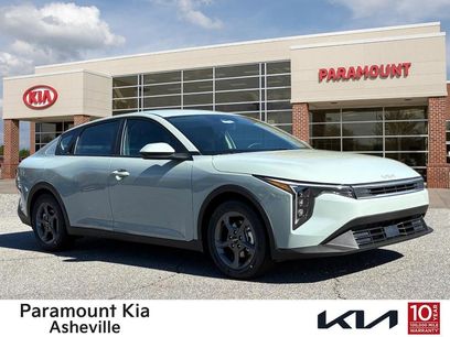 New 2025 Kia K4 LXS