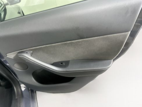Used 2023 Tesla Model Y AWD image 29