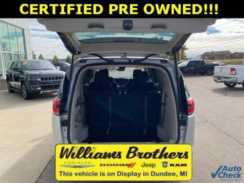 Certified 2024 Chrysler Pacifica Touring-L image 26