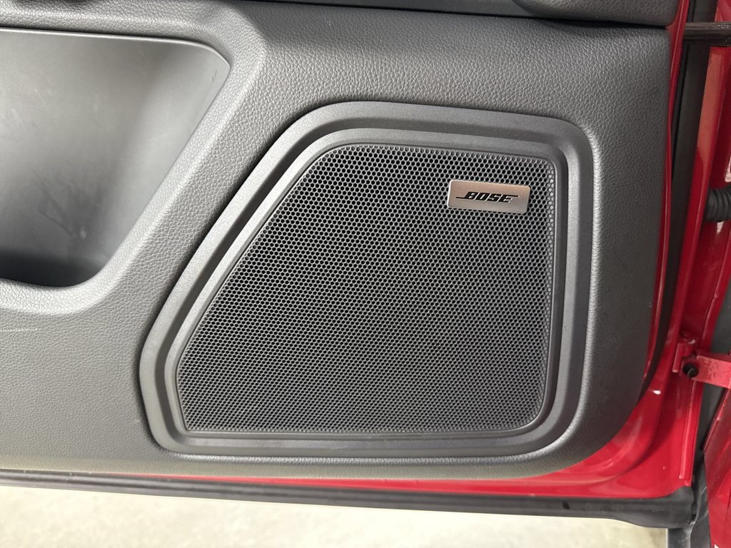 Certified 2025 Porsche Macan AWD/4WD image 35