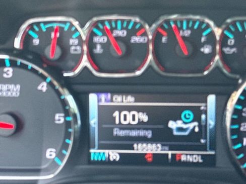 Used 2019 Chevrolet Suburban LT image 11