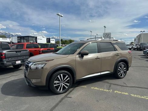 Used 2023 Nissan Pathfinder Platinum AWD/4WD image 6