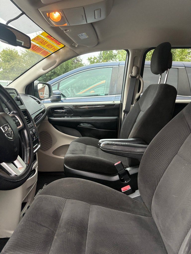 Used 2017 Dodge Grand Caravan SE w/ UConnect Hands-Free Group FWD image 9