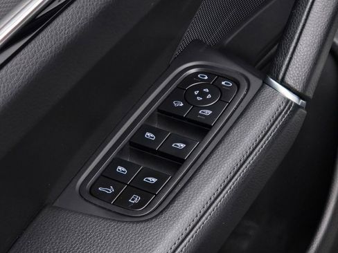 Used 2023 Porsche Cayenne Platinum Edition image 12