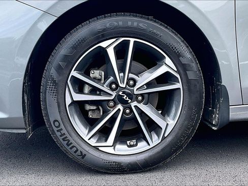 Used 2023 Kia Forte LXS w/ LXS Technology Package FWD image 8