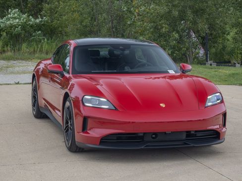 Used 2025 Porsche Taycan 4S AWD/4WD image 9