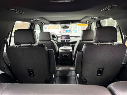 Used 2022 Chevrolet Tahoe Z71 w/ Luxury Package image 10