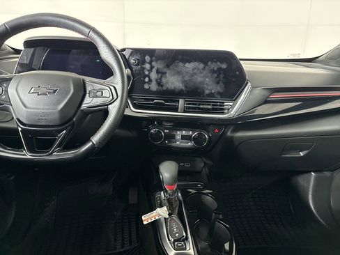 Used 2025 Chevrolet Trax RS w/ Sunroof Package image 22