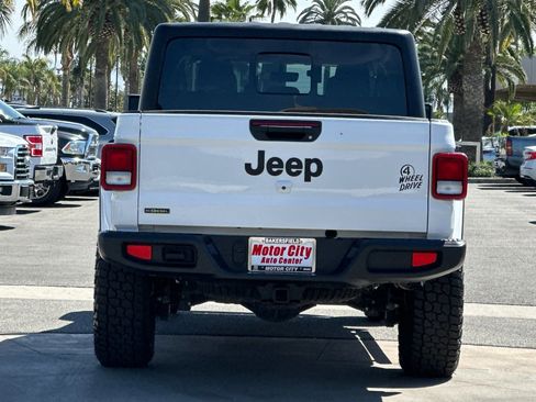 Used 2023 Jeep Gladiator Sport AWD/4WD image 5