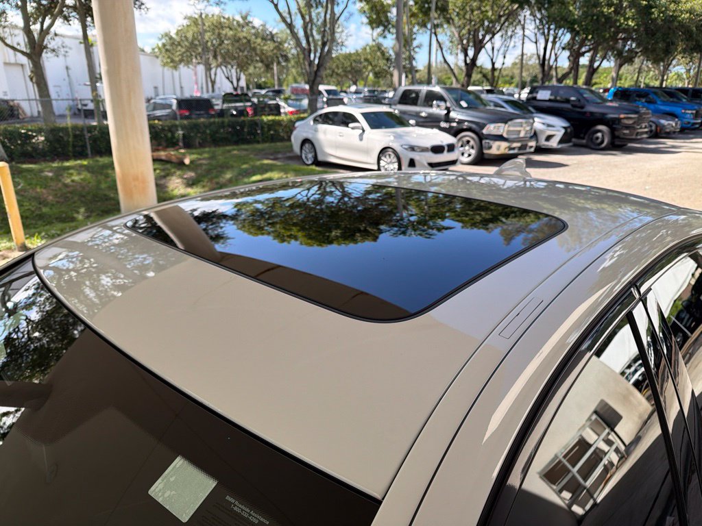 Used 2021 BMW M550i xDrive w/ Premium Package AWD/4WD image 18