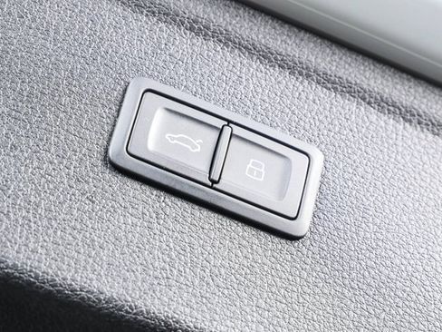 Used 2023 Audi Q5 2.0T Prestige w/ Prestige Package image 29