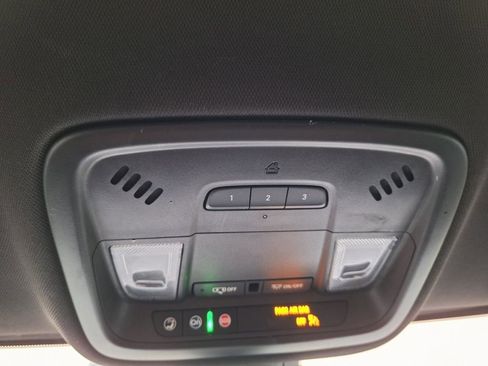 Used 2023 Chevrolet Traverse LT image 18