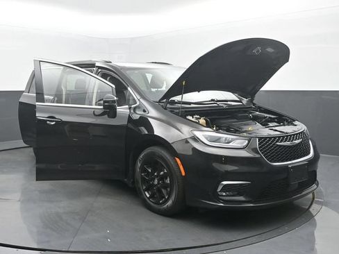 Used 2022 Chrysler Pacifica Touring-L FWD image 55