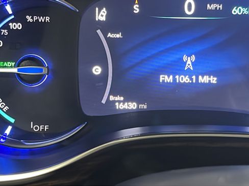 Used 2023 Chrysler Pacifica Pinnacle FWD image 11