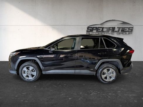 Used 2023 Toyota RAV4 LE AWD/4WD image 7