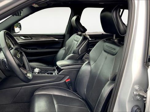 Used 2022 Jeep Grand Cherokee L Overland w/ Luxury Tech Group IV image 18