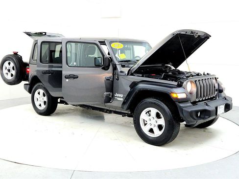 Used 2018 Jeep Wrangler Unlimited Sport S image 12