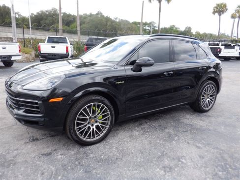 Used 2023 Porsche Cayenne Platinum Edition AWD/4WD image 2