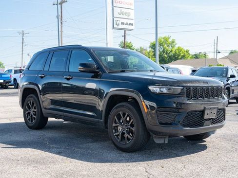 Certified 2025 Jeep Grand Cherokee Altitude AWD/4WD image 7