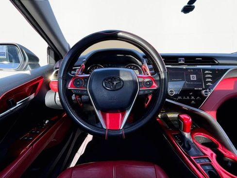 Used 2018 Toyota Camry XSE image 10