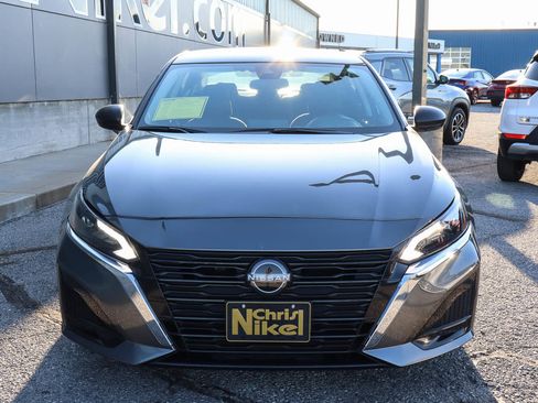 Used 2025 Nissan Altima 2.5 SV FWD image 2