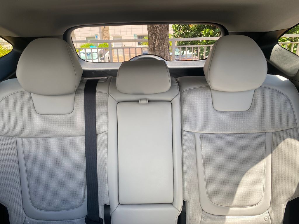 Certified 2025 Hyundai Tucson Limited AWD/4WD image 36