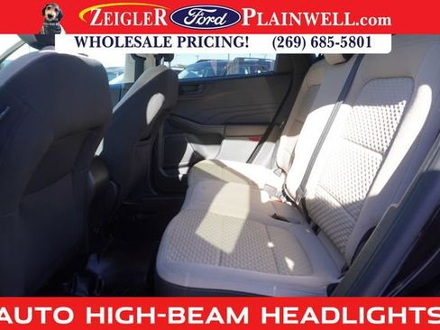 Used 2022 Ford Escape SE image 11