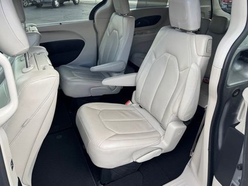 Used 2017 Chrysler Pacifica Touring-L Plus w/ Advanced Safetytec Group image 15