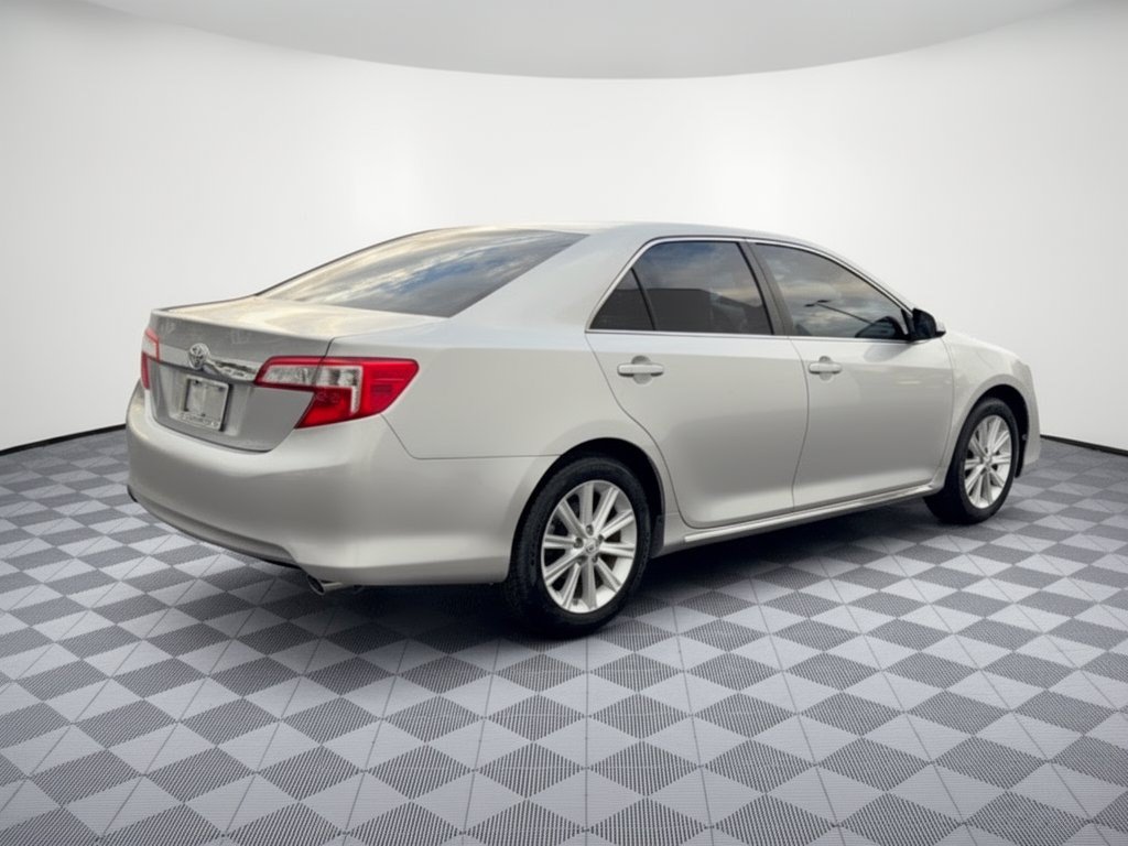 Used 2014 Toyota Camry XLE FWD image 9