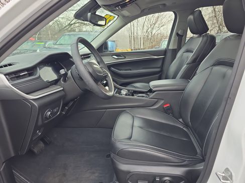 Used 2023 Jeep Grand Cherokee L Limited image 11