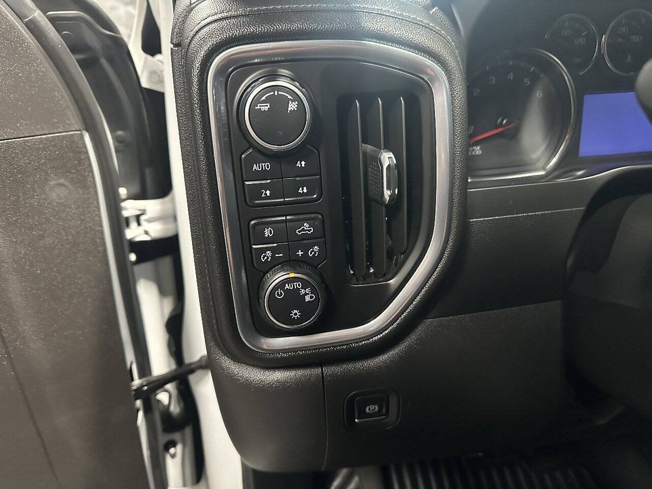 Used 2019 Chevrolet Silverado 1500 RST w/ All-Star Edition AWD/4WD image 18
