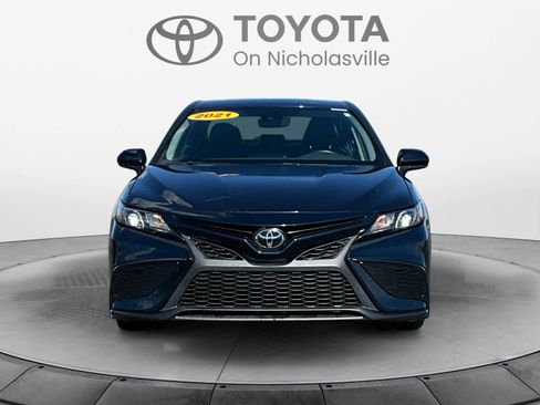 Used 2021 Toyota Camry SE image 9