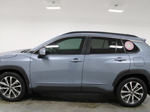 Used 2022 Toyota Corolla Cross XLE w/ Convenience Package AWD/4WD image 6
